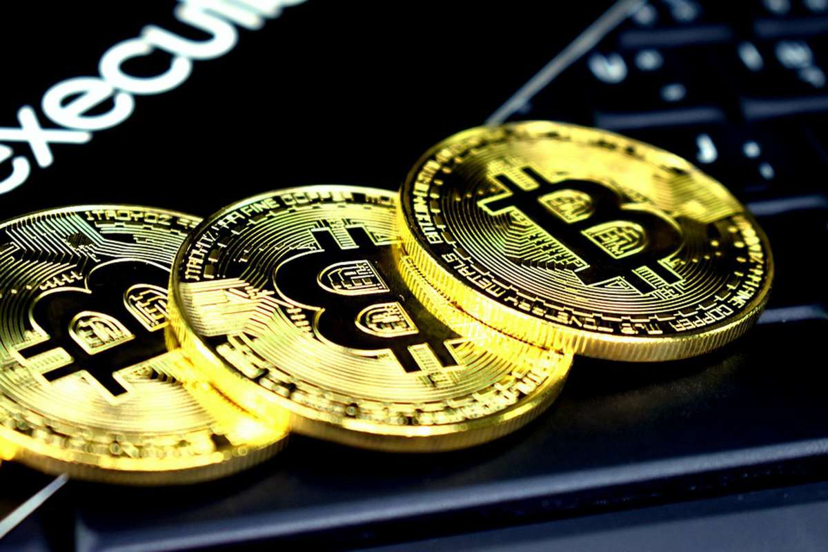 concurenții bitcoin 2022 investesc în acțiuni Pot să-mi investesc ira pe bitcoins