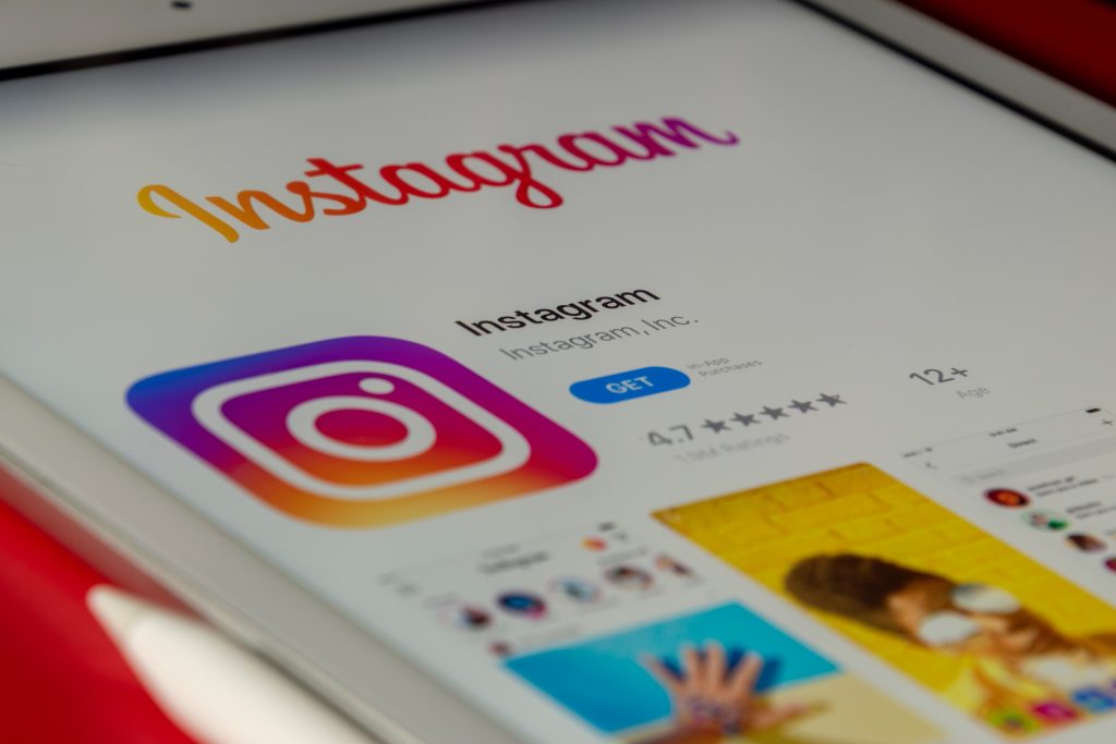 NFTs Have Potential To Go Mainstream With Instagram’s Support: Deutsche Bank thumbnail
