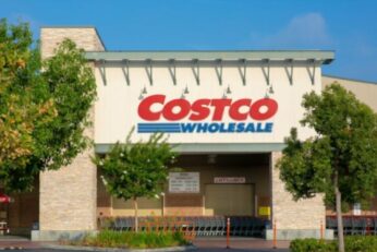Costco's Stock Crashes 13% on Rumors that It Will Raise the Price of its Hot dogs due to Inflation 18