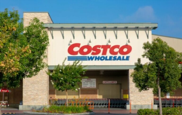 Costco's Stock Crashes 13% on Rumors that It Will Raise the Price of its Hot dogs due to Inflation 16