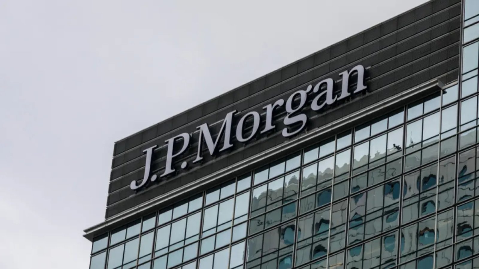 JP Morgan is Experimenting with Blockchain Technology, Eyes Tokenizing Equities and Possibly DeFi thumbnail
