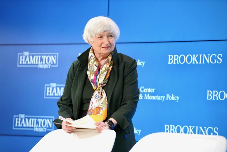 UST Depegging Catches the attention of US Treasury Secretary Yellen, Who Calls for Stablecoin Regulation by EOY 12